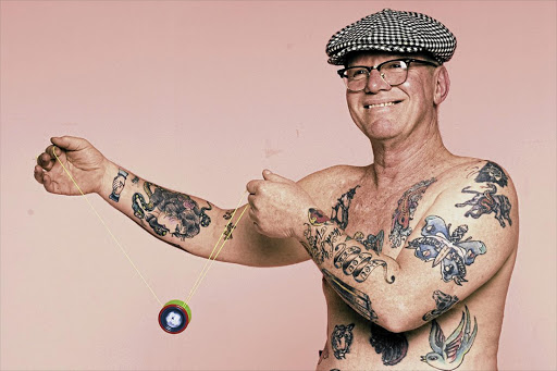 Barend de Wet's body was adorned with a variety of tattoos. His skill with a yo-yo enabled him to win a championship in the US.