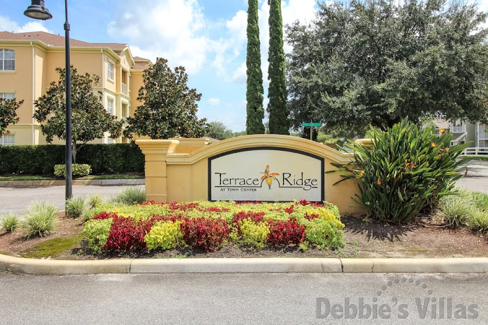 Range of private apartments to rent, close to Disney, community swimming pool, gated community