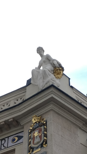 White lady on the roof I