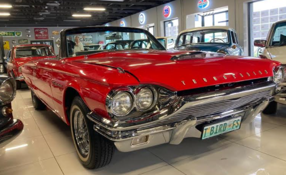 The 1964 Ford Thunderbird which formed part of Louis Coetzer's collection sold for R800,000 at the High Street Auction.