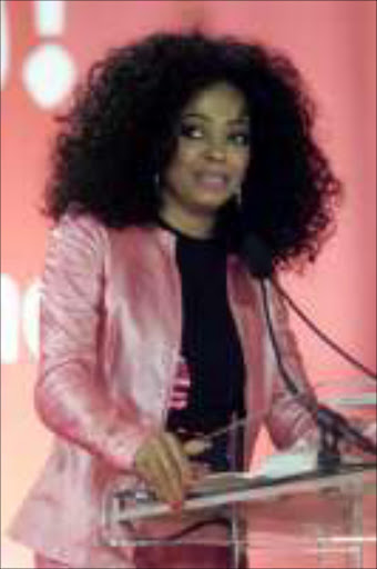 GRIEVING; Singer Diana Ross has lost her father. Pic. Brad Rickerby. 02/07/00. © Reuters.