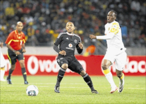 BLOOD RIVALS: Orlando Pirates' Andile Jali, left, and Kaizer Chiefs' Reneilwe Letsholonyane fight for the ball during the 2011 Vodacom Challenge at Nelson Mandela Bay Stadium in Port Elizabeth. Photo: Gallo Images