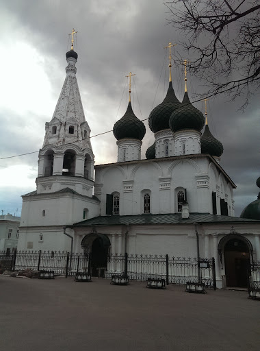 церковь спаса на городу