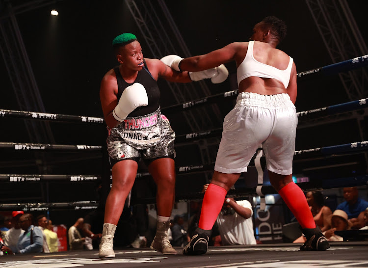 Mapule Ngubane and Charity Mukami during the middleweight at tha Ridge Casino, Emalahleni.