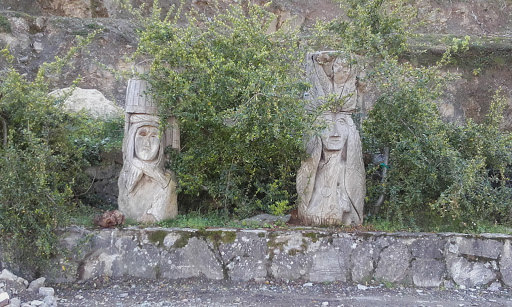 Vezzani et ses sculptures bois