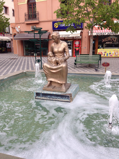 Lady with Child Statue