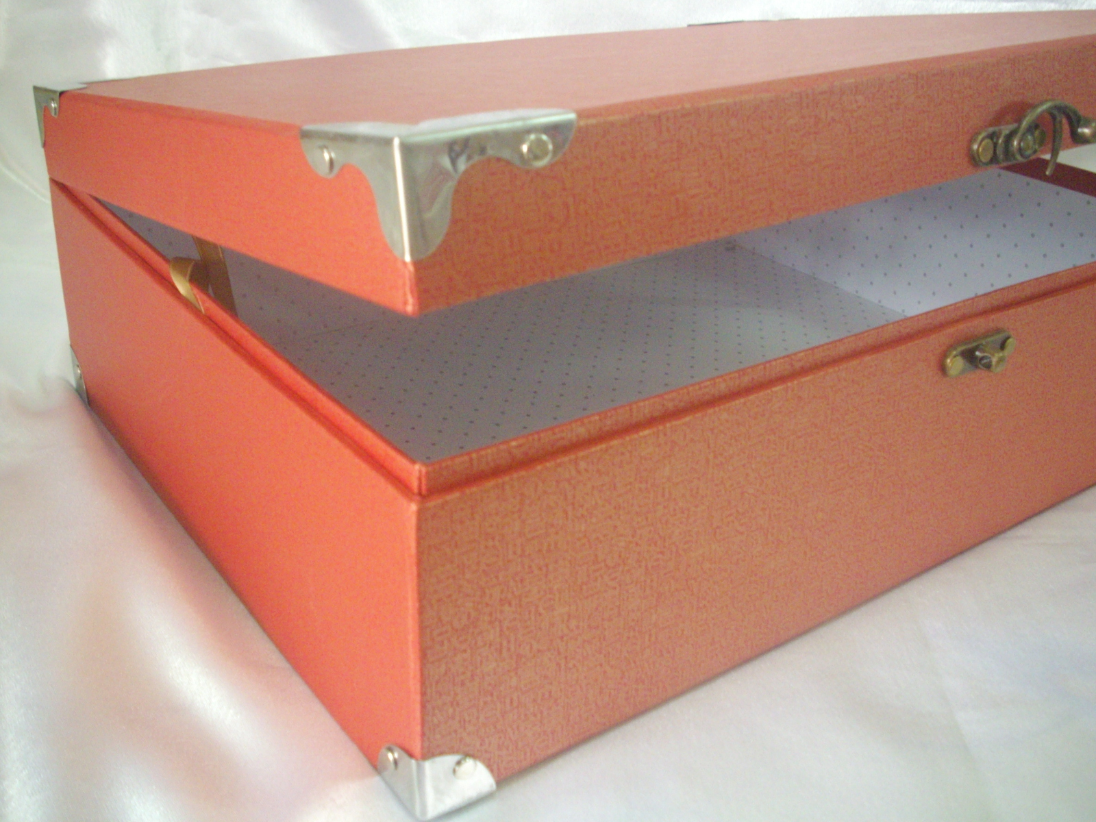 Singapore Gift Boxes A big gift and storage box...