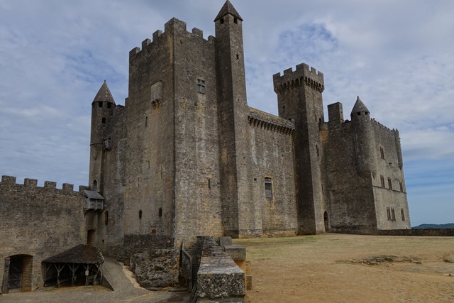 5. Beynac-et-Cazenac. La Roque Gageac. Jardines de Marqueyssac. - De viaje por Francia: diarios, viajes y excursiones en coche. (11)