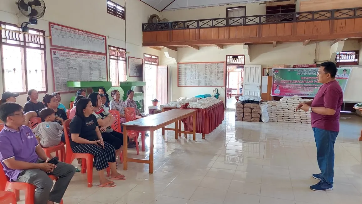 Pasar murah Desa Ratatotok Selatan. (Foto Billy Lumintang/indimanado.com)