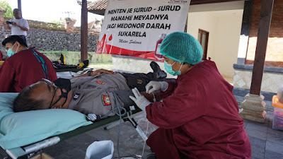 Personil Polres Karangasem Donor Darah Dalam Rangka Hut Senam aws3  IKBS  Cabang Karangasem 