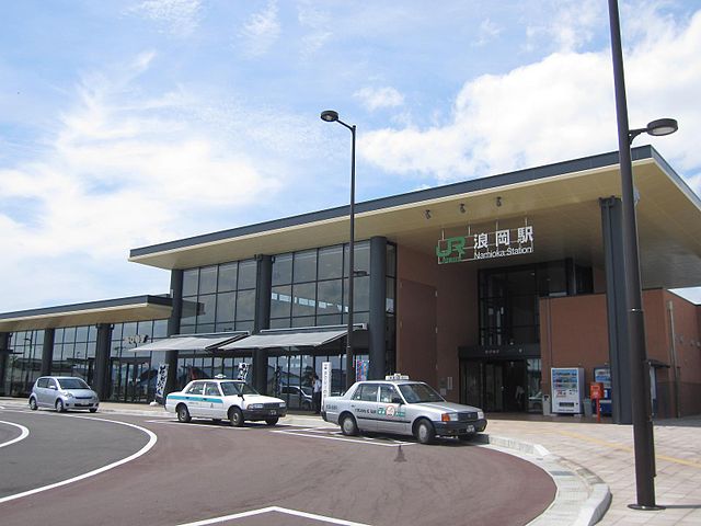 파일:external/upload.wikimedia.org/640px-Namioka_station_20100722.jpg