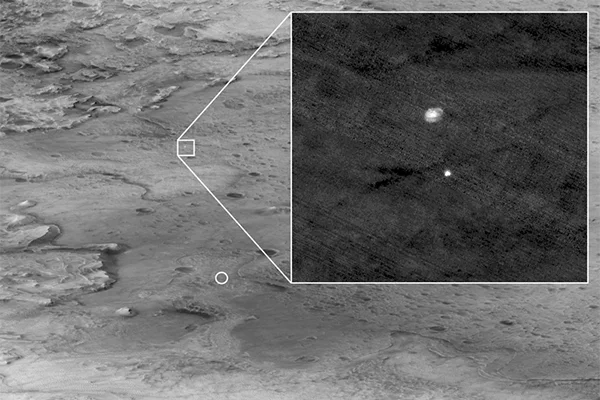 HiRISE sempat menangkap foto momen pendaratan Perseverance