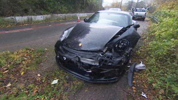 Top-Gear-presenter-Chris-Harris-crashed-his-Porsche-with-a-pick-up-truck-1596995