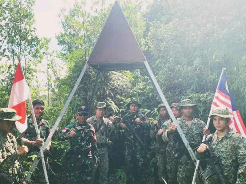 Patroli Bersama Patok Batas Perbatasan Indonesia-Malaysia Di Badau Kapuas Hulu