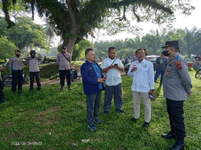 Kapolsek Lima Puluh Adakan Pengamanan Aksi Damai Karyawan Socfindo Tanah Gambus  "Mogok Kerja"