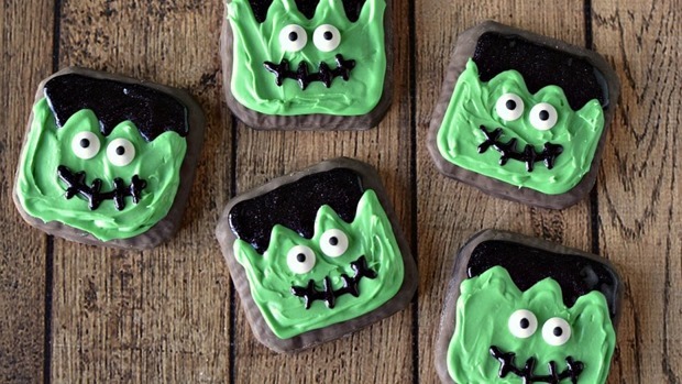 Decorated-Cookies-for-Halloween-970x546