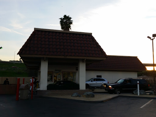 Hamburger Restaurant «In-N-Out Burger», reviews and photos, 2505 Garey Ave, Pomona, CA 91766, USA