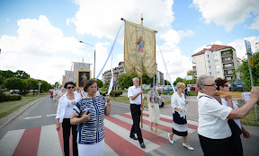 ,,Boże Ciało,,Parafia NMP.Matki Kościoła Świdnik 26.05.2016.fot.Mariusz Kiryła (1 z 1)-61.jpg