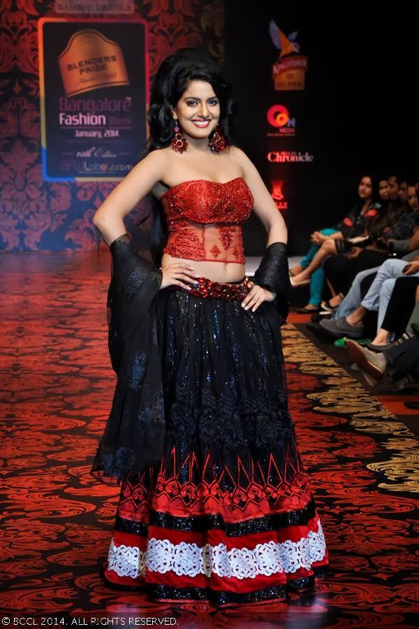 A model showcases a creation by designer Ramesh Dembla during Blenders Pride Bangalore Fashion Week. <br /> 