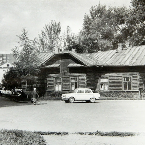 Дом по ул. Менжинского, 85 б. 1984 год Вологда