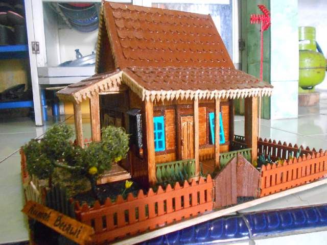 RUMAH DARI STIK ES KRIM  GALERI SENI