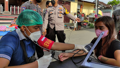 Vaksin Mobil Keliling Layani Masyarakat di Pasar Desa Gunaksa