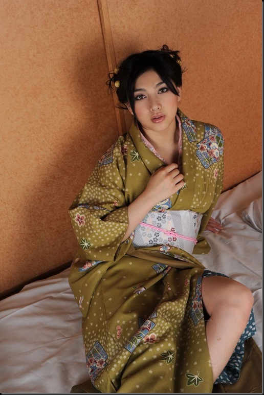 Saori Hara in Kimono_246748-0090