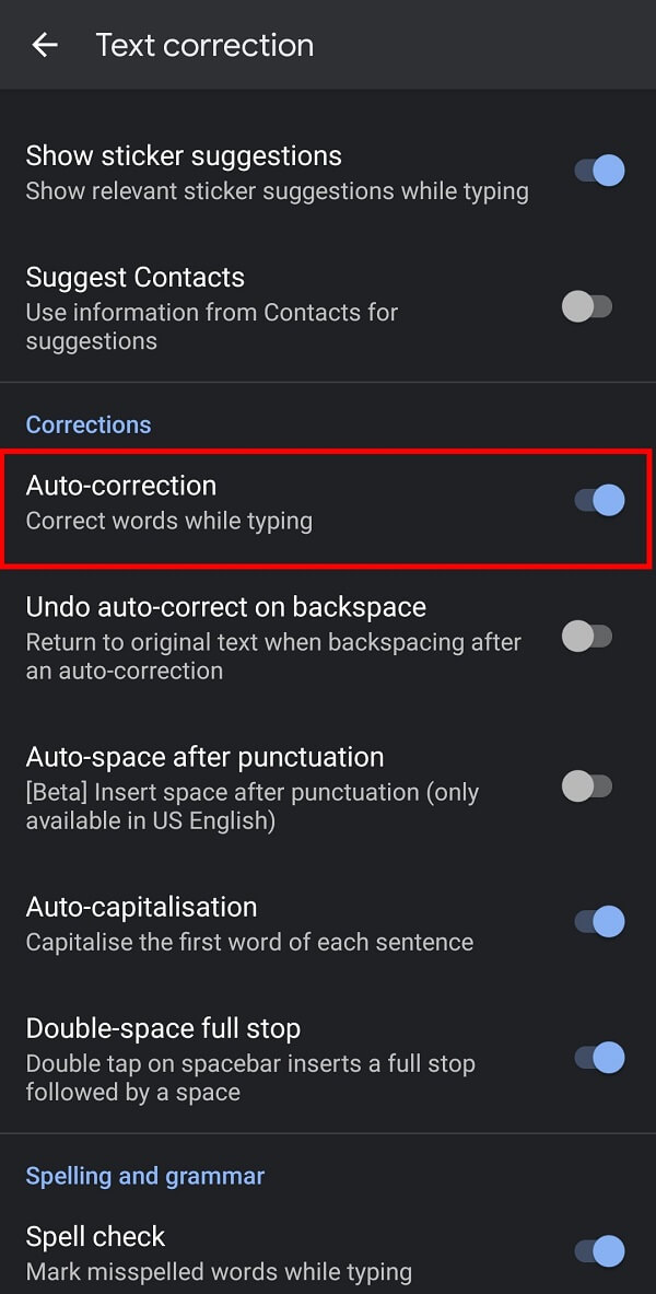 In questo menu, scorri verso il basso fino alla sezione Correzioni e disabilita la correzione automatica toccando l'interruttore adiacente ad essa.