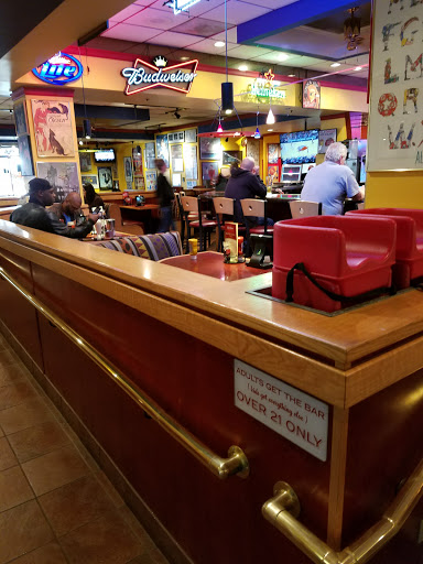 Hamburger Restaurant «Red Robin Gourmet Burgers», reviews and photos, 6600 Topanga Canyon Blvd #49h, Canoga Park, CA 91303, USA