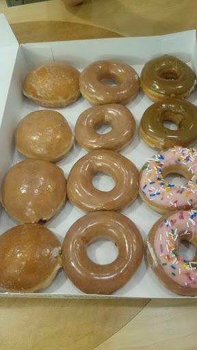 Bakery «Krispy Kreme Doughnuts», reviews and photos, 5692 N Blackstone Ave, Fresno, CA 93710, USA