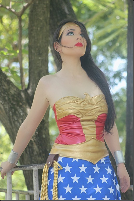 wonder_woman_cosplay_by_carolinaangulo-da7pawi