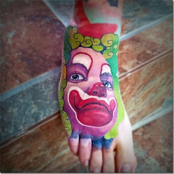 se-diferenciar-y-elige-el-pie-para-tatuar-el-payaso