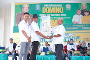 Tournamen Domino Bupati Cup 2022 Resmi Dibuka Ditandai Penyerahan Piala Bergilir Oleh Bupati Soppeng Kepada Ketua Pordi