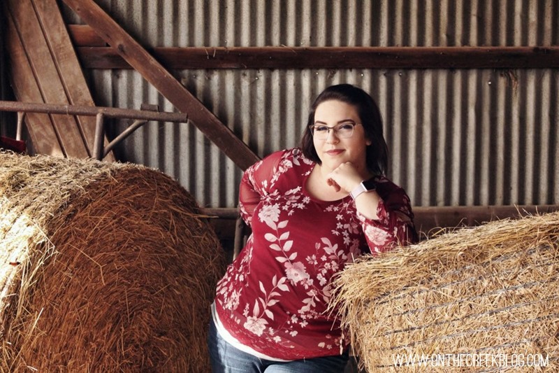 High School Senior Pictures | In the barn with hay