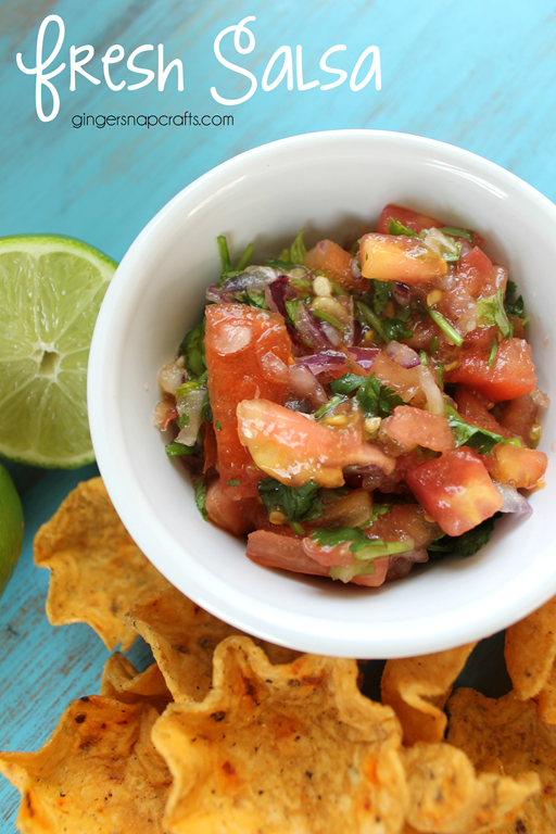 Fresh Salsa Recipe at GingerSnapCrafts.com #recipe #salsa