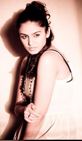 Huma Qureshi Dp Profile Pics