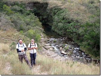 trilha-cachoeira-das-oncas-carrancas-1 trilha-cachoeira-das-oncas-carrancas-1