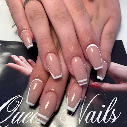 Queen nails logo