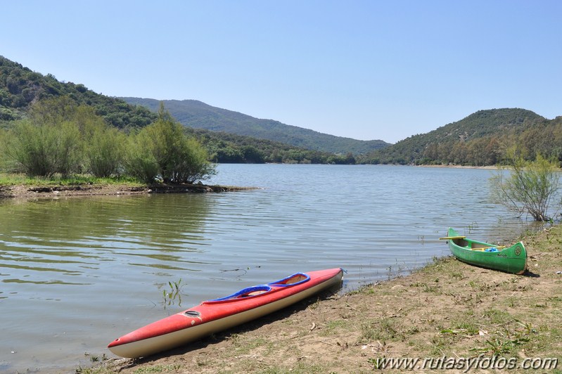 Embalse de los Hurones en Kayak