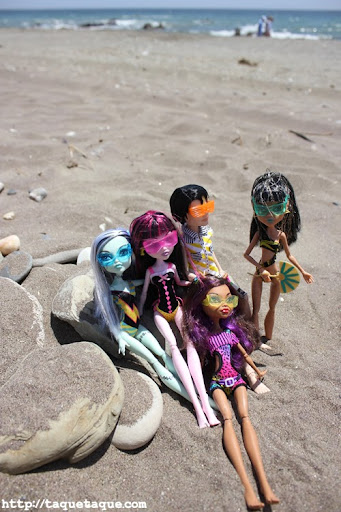 mis Monster High Gloom Beach en la playa (Estepona - Málaga)