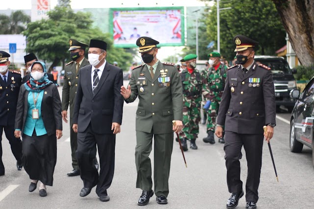 Kapolres Tebing Tinggi Bersama Walikota Peringati Hari Pahlawan Tahun 2021