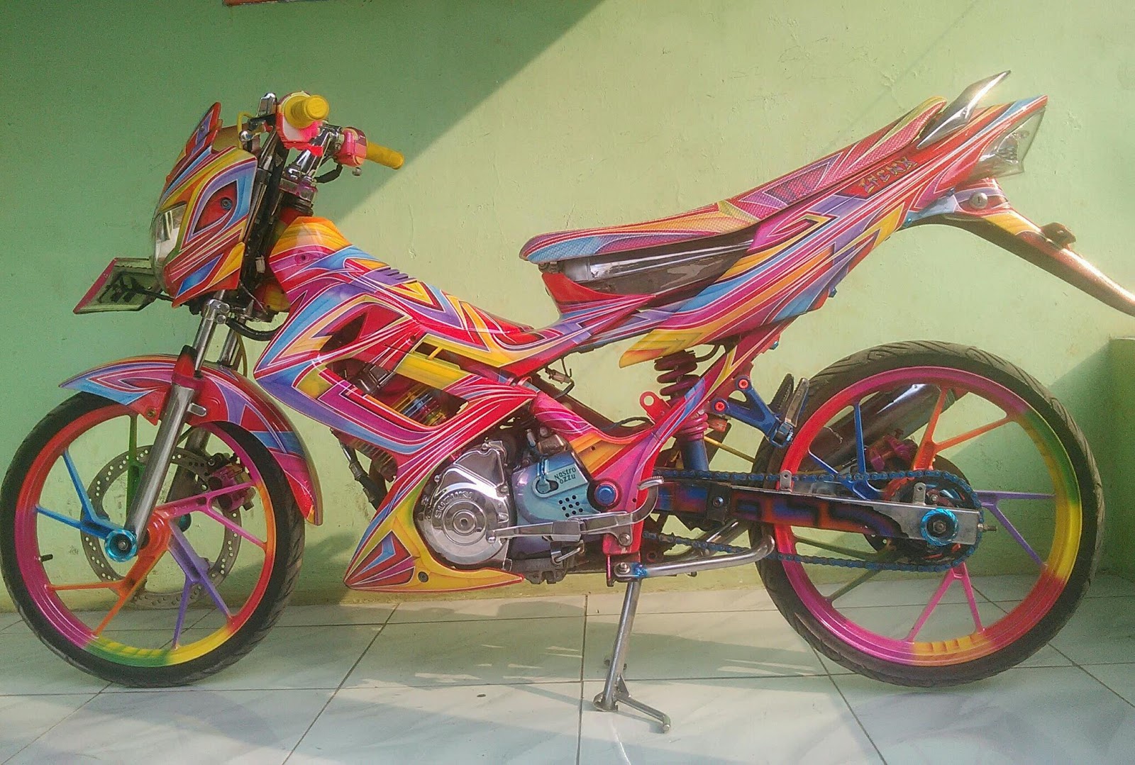 Modifikasi Airbrush Satria Fu Full Chrome Racing Look