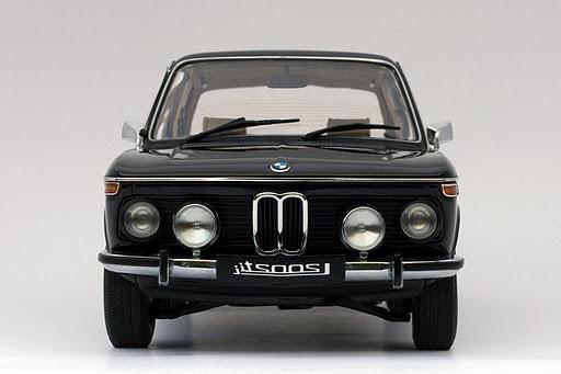 BMW 2002 tii - AUTOart 1:18