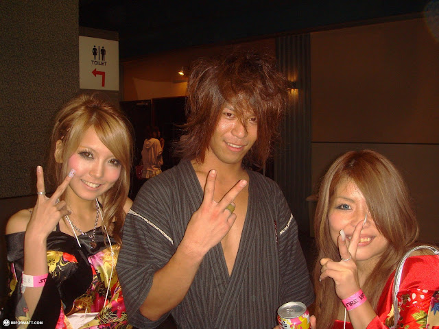 ryuichi with cute japanese girls in Ginza, Japan 