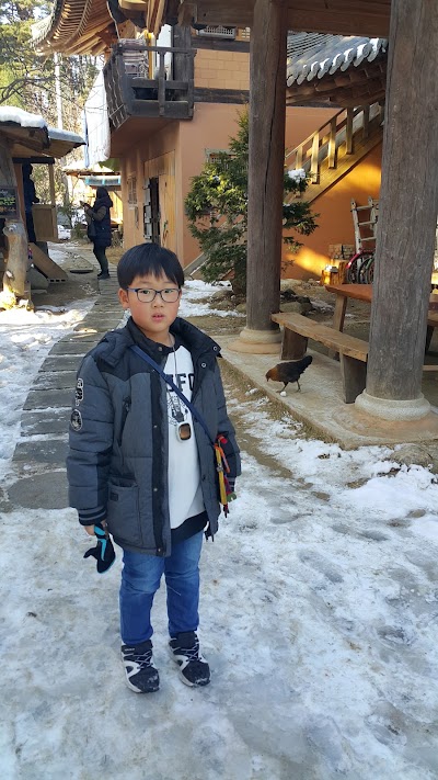 Photos of Hyusim