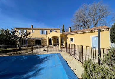 Maison avec piscine et terrasse 2