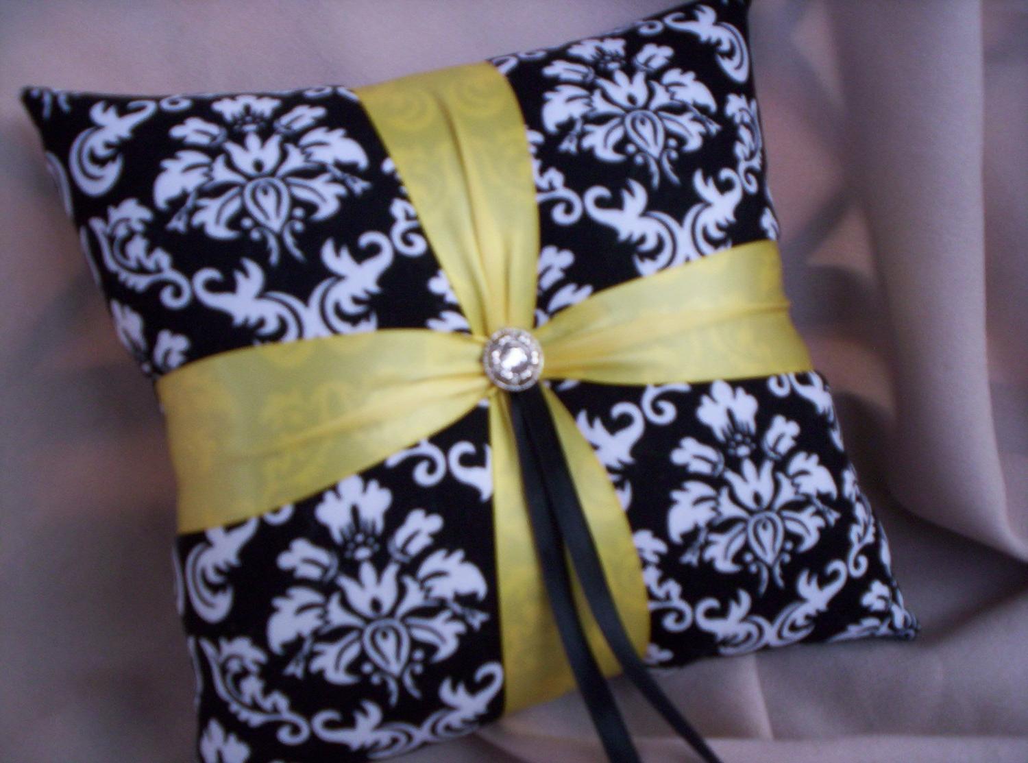 Damask Black White Lemon