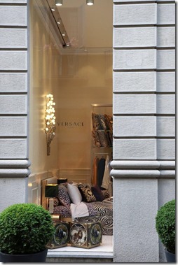 Versace_Home_Boutique_Milano_exterior_1