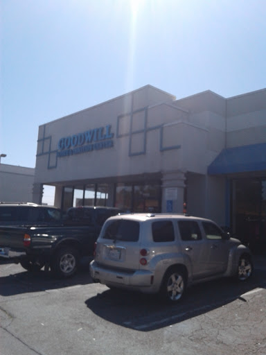 Store «Goodwill - Whittier», reviews and photos, 15214 Whittier Blvd, Whittier, CA 90603, USA