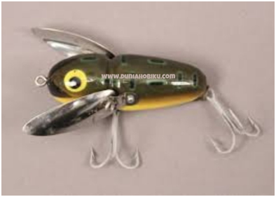 surface lure crawlers